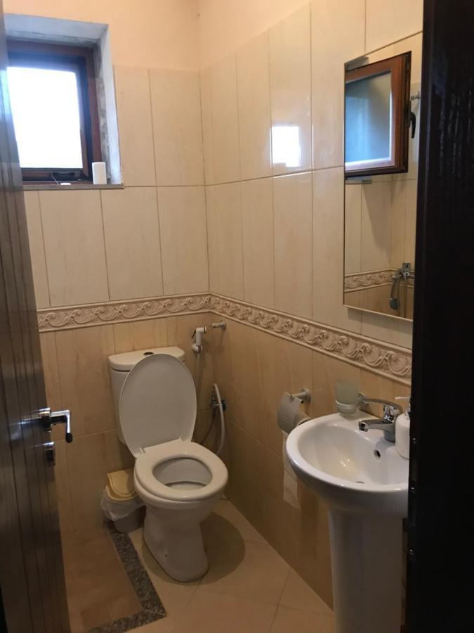 Bujtina Hader Xhebro Hostel Tepelene Екстериор снимка