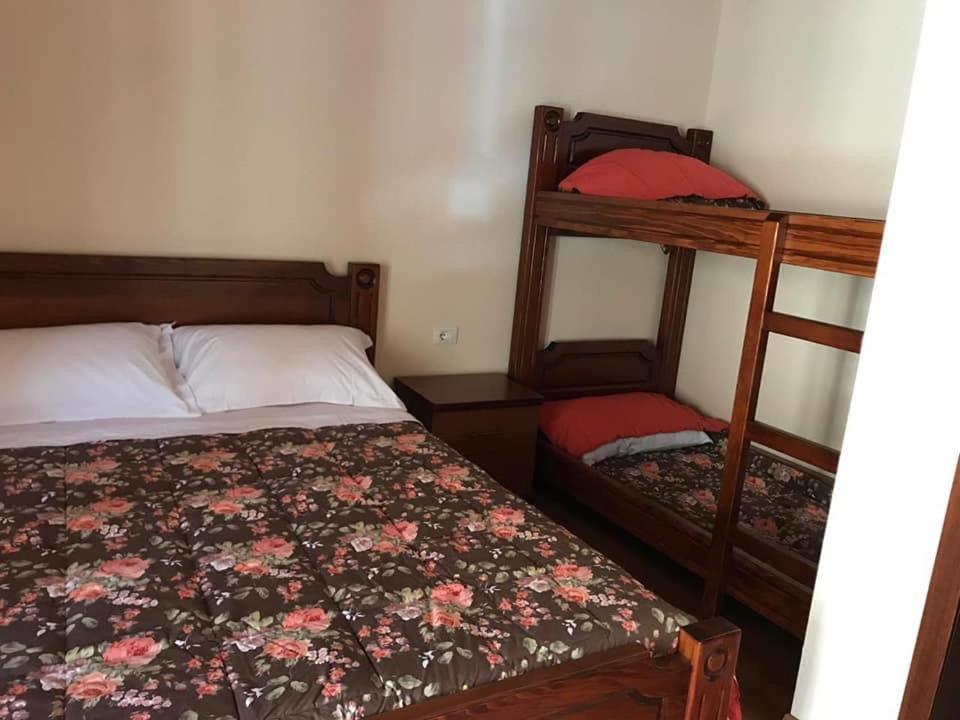 Bujtina Hader Xhebro Hostel Tepelene Екстериор снимка