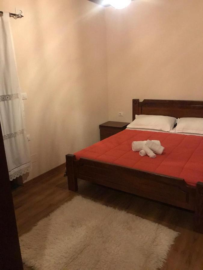 Bujtina Hader Xhebro Hostel Tepelene Екстериор снимка