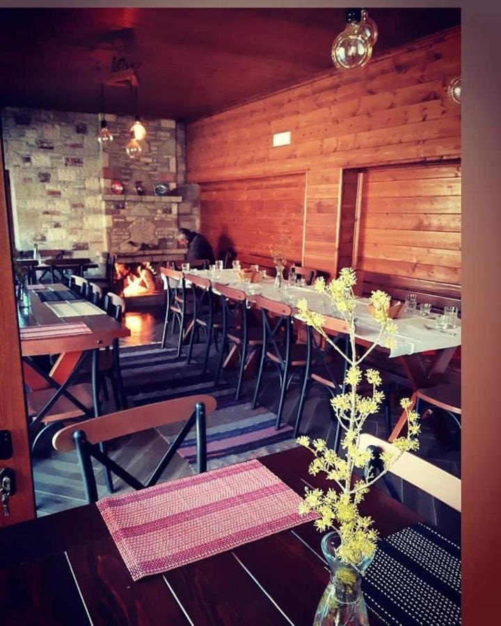 Bujtina Hader Xhebro Hostel Tepelene Екстериор снимка