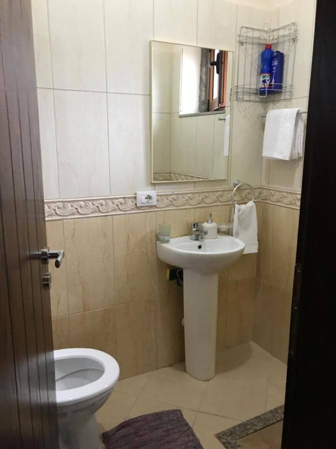 Bujtina Hader Xhebro Hostel Tepelene Екстериор снимка