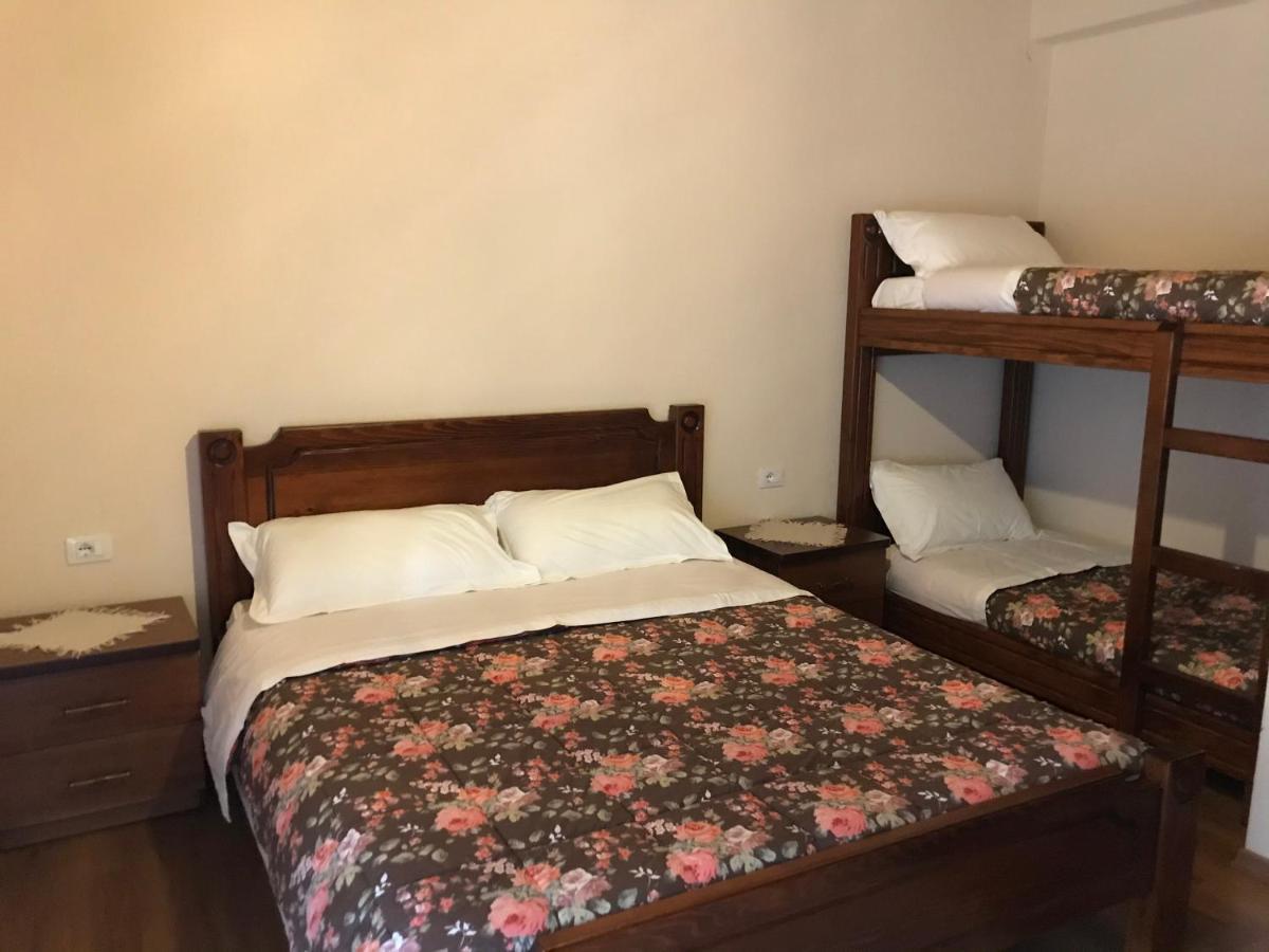 Bujtina Hader Xhebro Hostel Tepelene Екстериор снимка