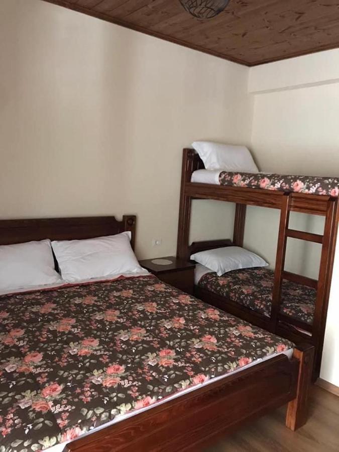 Bujtina Hader Xhebro Hostel Tepelene Екстериор снимка