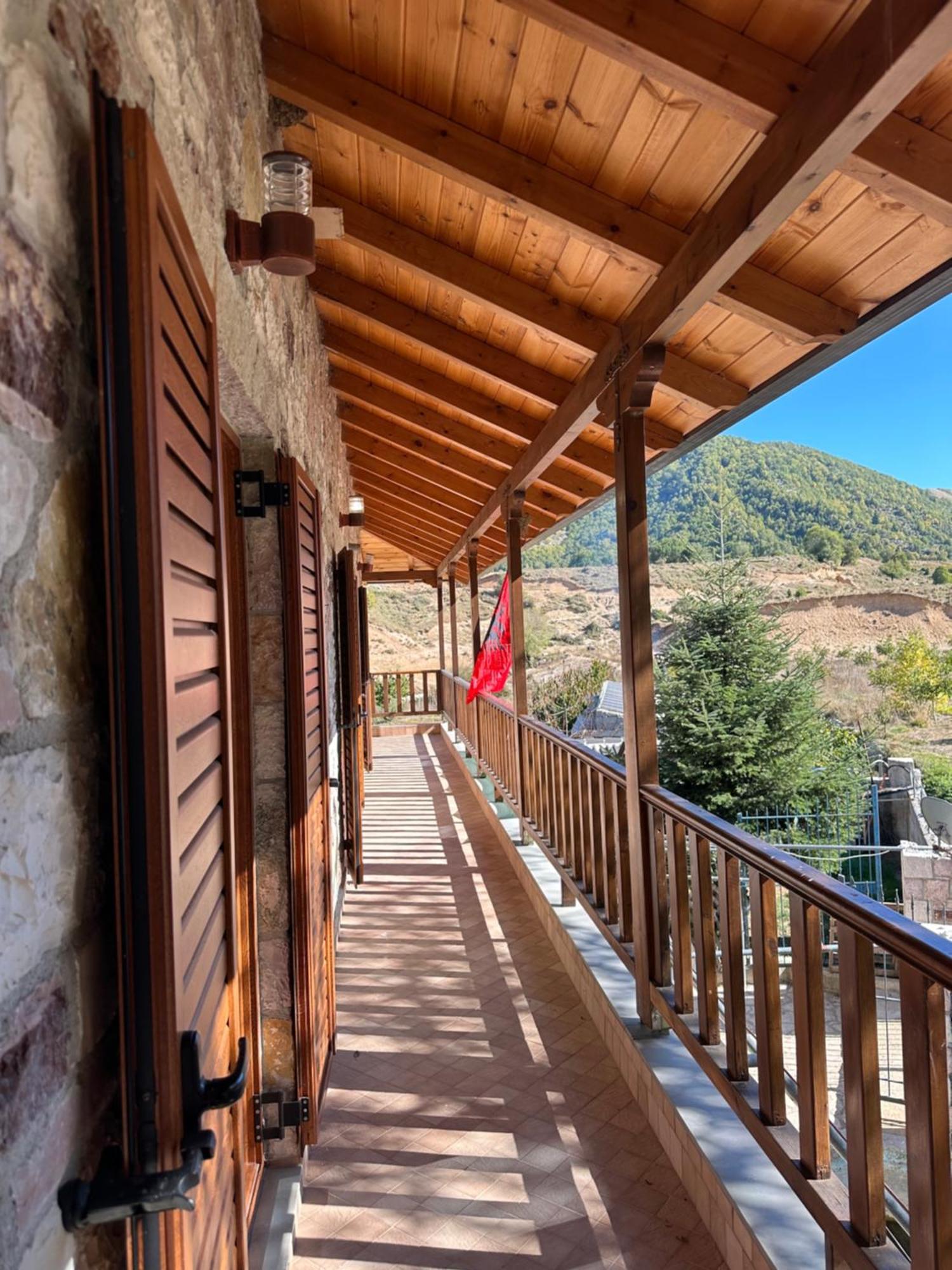 Bujtina Hader Xhebro Hostel Tepelene Екстериор снимка