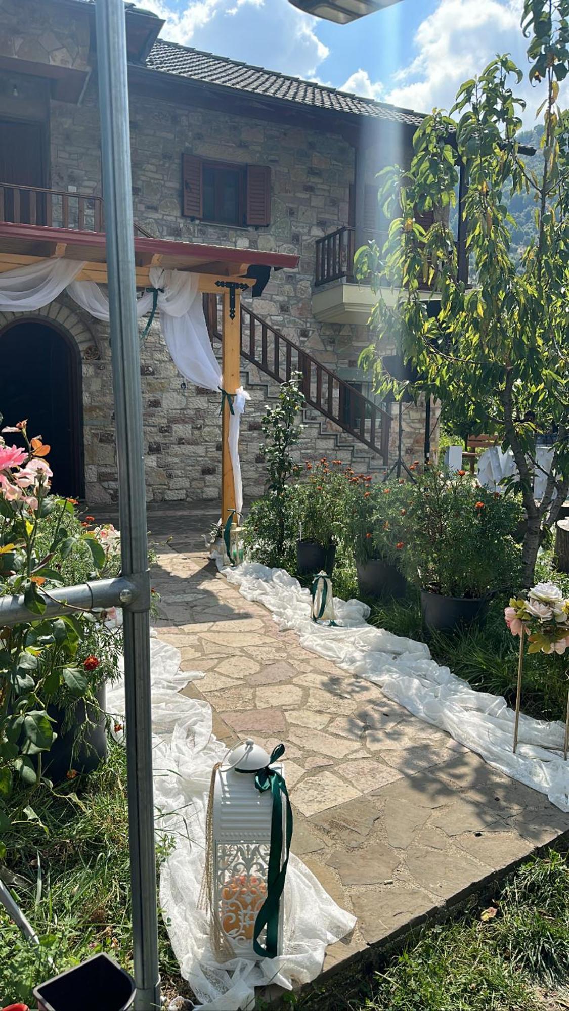 Bujtina Hader Xhebro Hostel Tepelene Екстериор снимка
